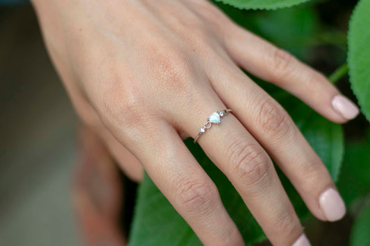 Anillo corazón ópalo